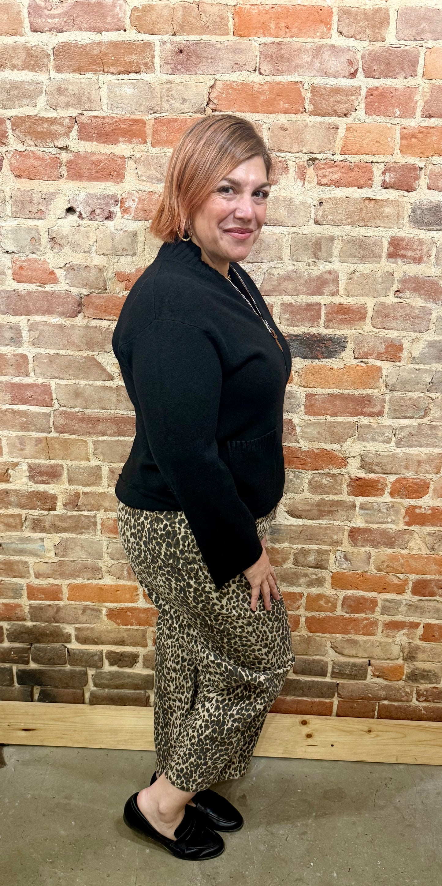 Black Zip-Up Cardigan – La Tour Salon of Paris