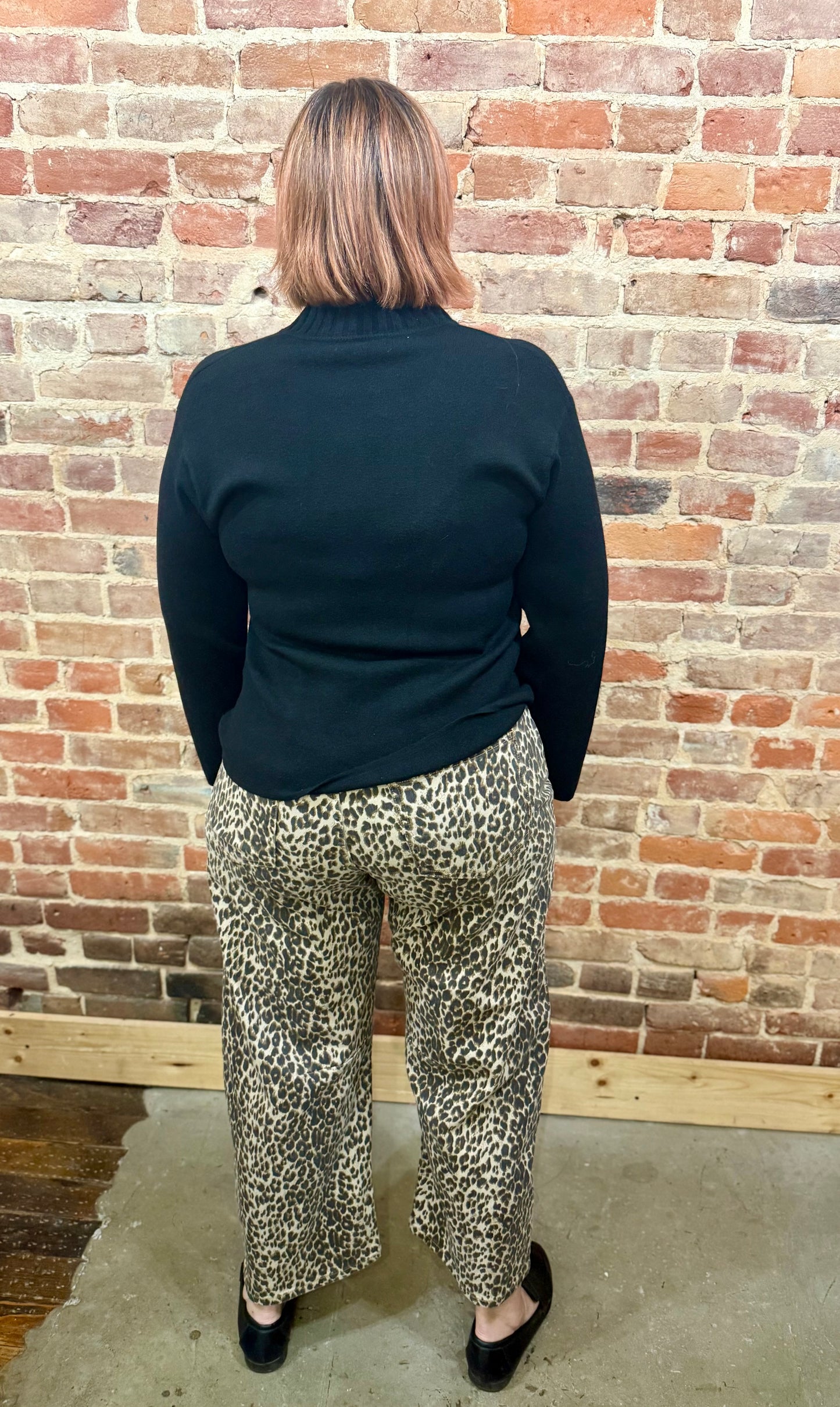 Black Zip-Up Cardigan – La Tour Salon of Paris