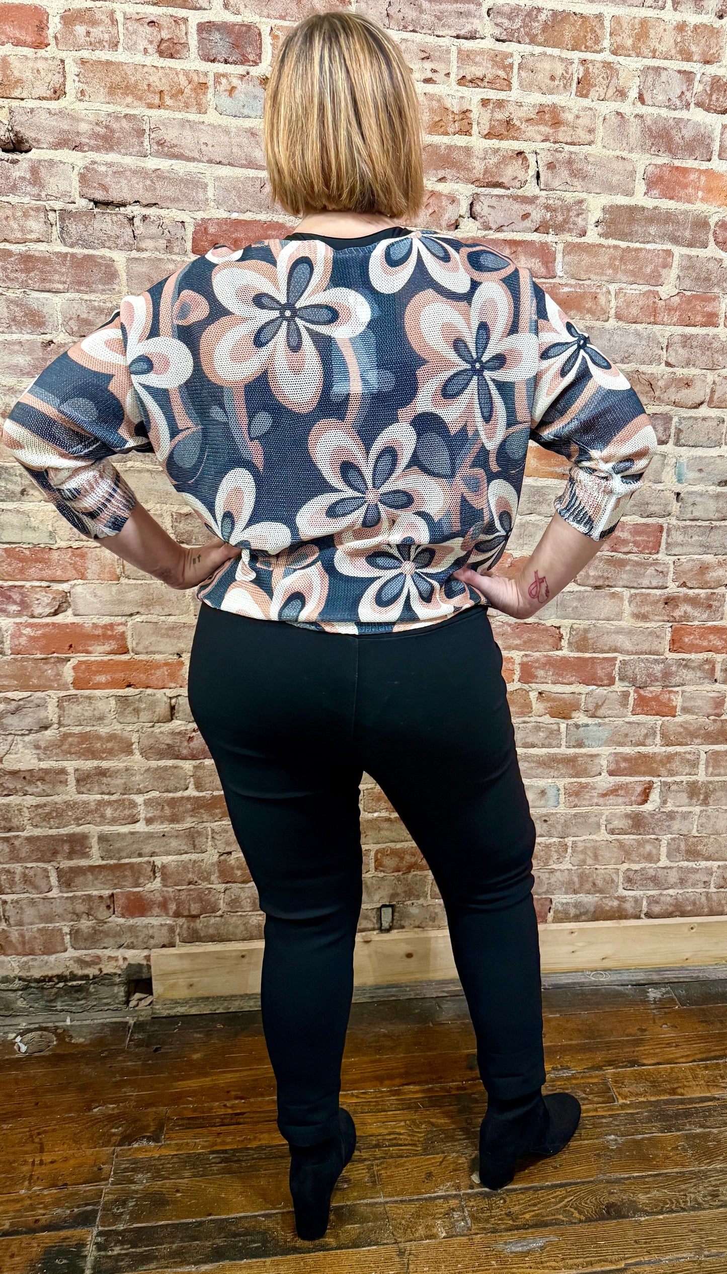 Navy Retro Floral Sweater – La Tour Salon of Paris