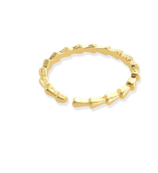 LRN278 Serpent pattern ring